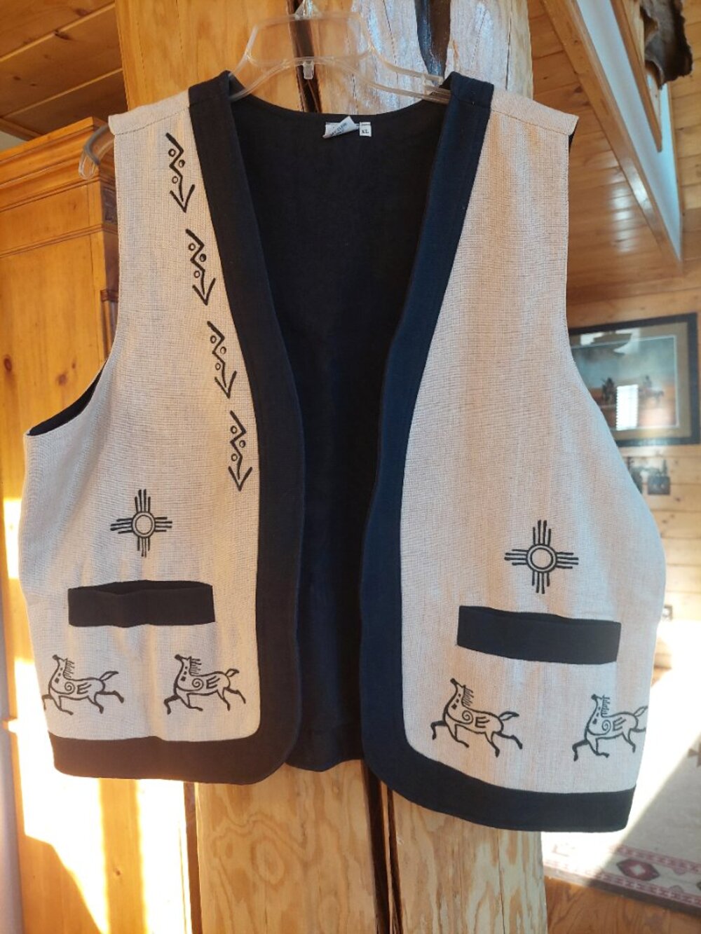 Southwestern Vest by Venus Imports size xl Ivory and Black